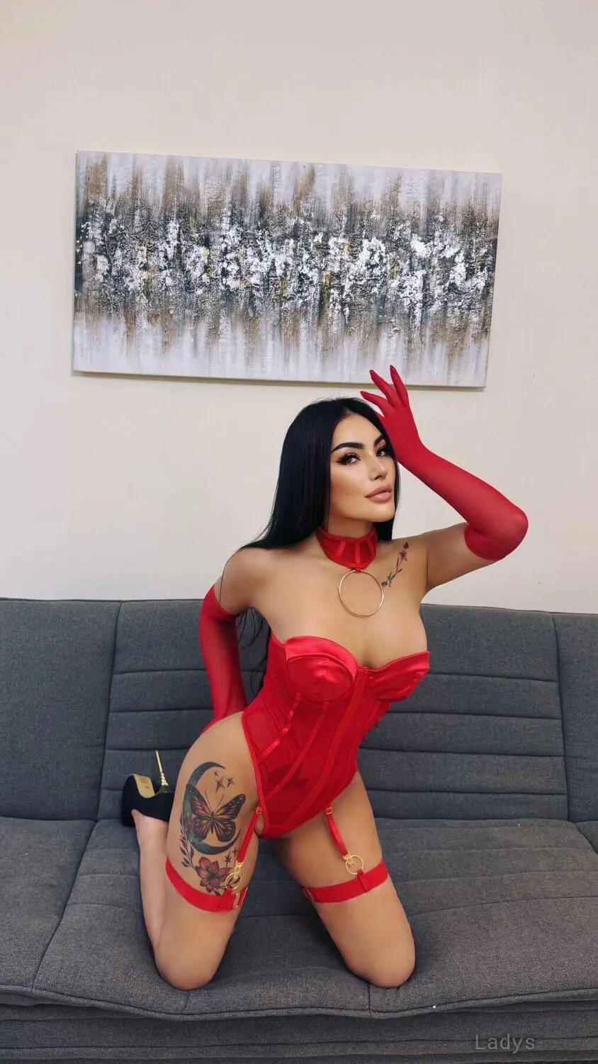Profil de Julie, 27 ans, Escort girl à Ceyrat